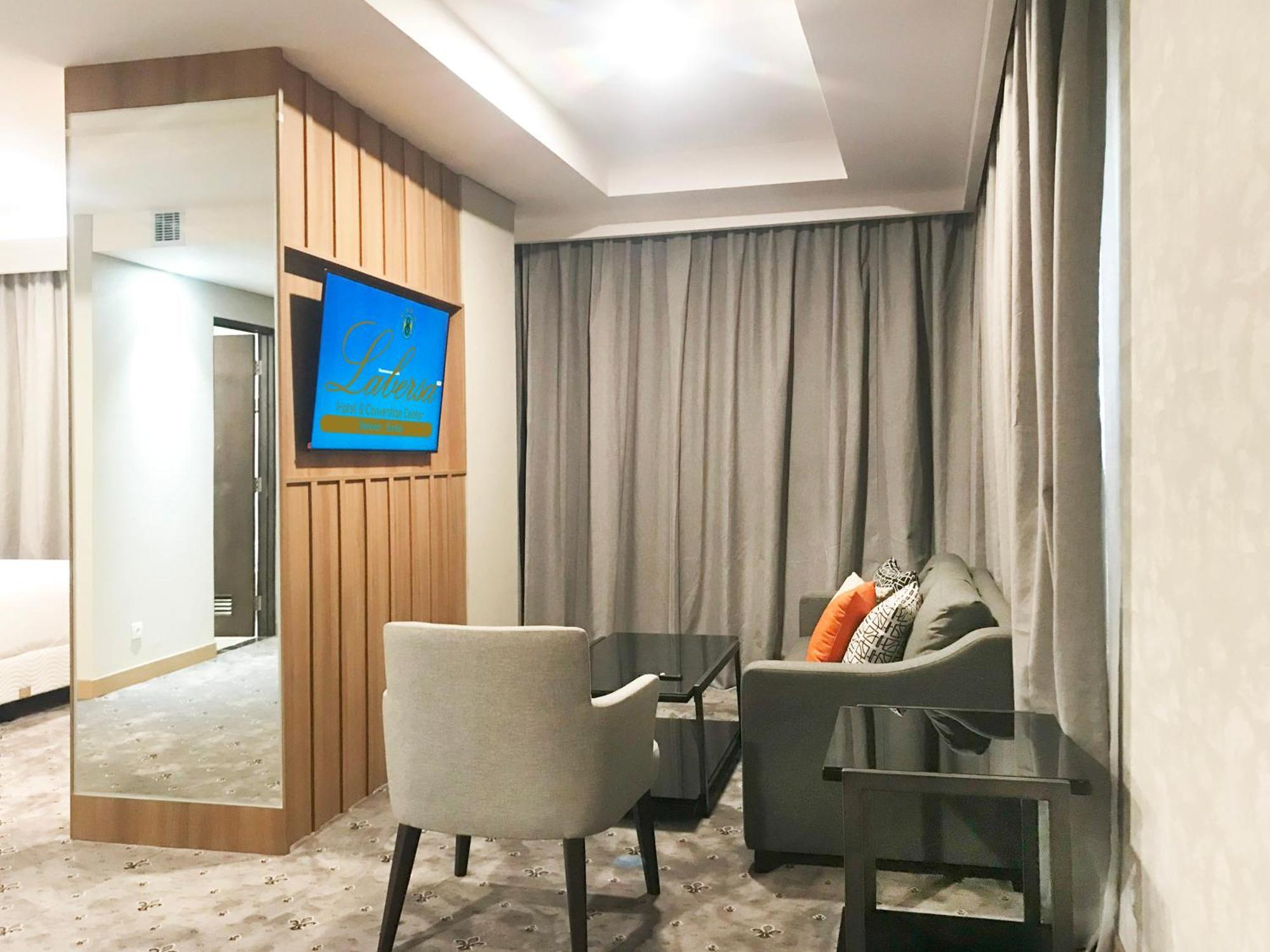Labersa Hotel & Convention Center Samosir Sinapuran Exteriér fotografie